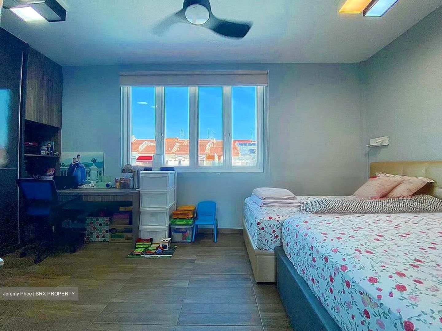Flora Road (D17), Terrace #465344351